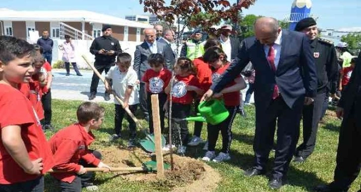 Trafik Eğitim Parkı’nda fidanlar toprakla buluştu