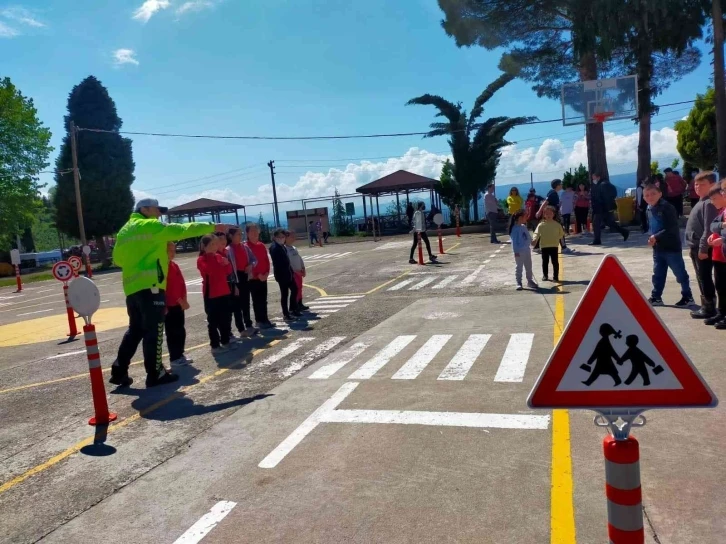 Trafik Haftası’nda vatandaş ve öğrencilere eğitim verildi
