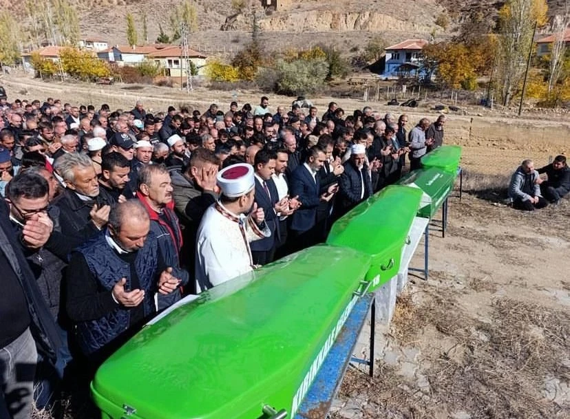 Trafik kazası bir aileyi hayattan kopardı: 4 ölü
