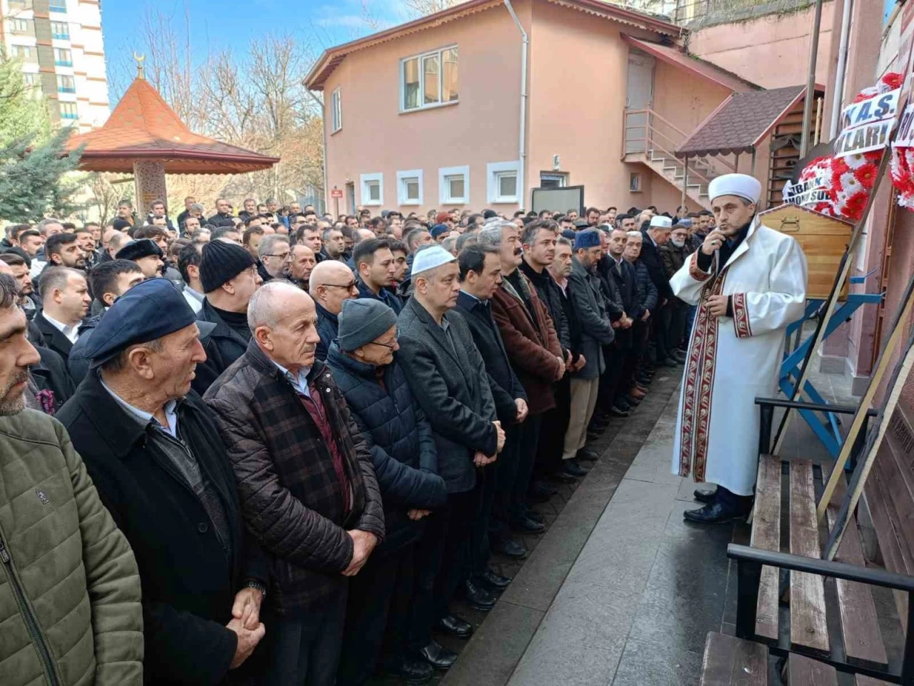 Trafik kazasında hayatını kaybeden genç toprağa verildi
