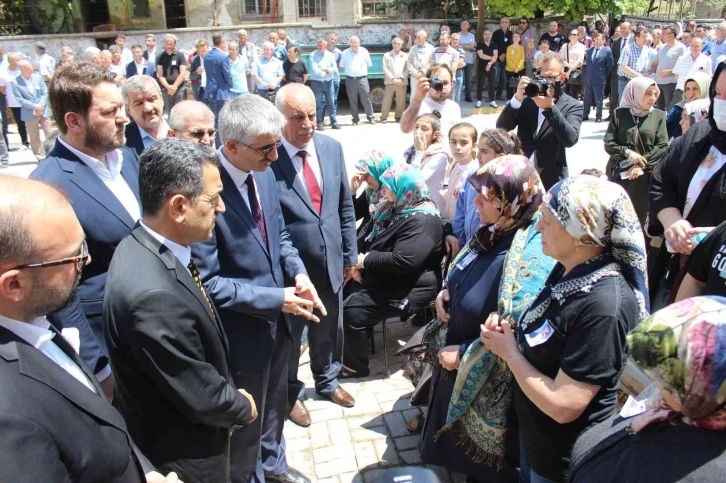 Trafik kazasında hayatını kaybeden okul müdürü toprağa verildi
