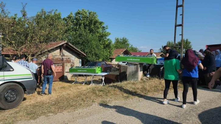 Trafik kazasında hayatını kaybeden yeğenine kalbi dayanmadı
