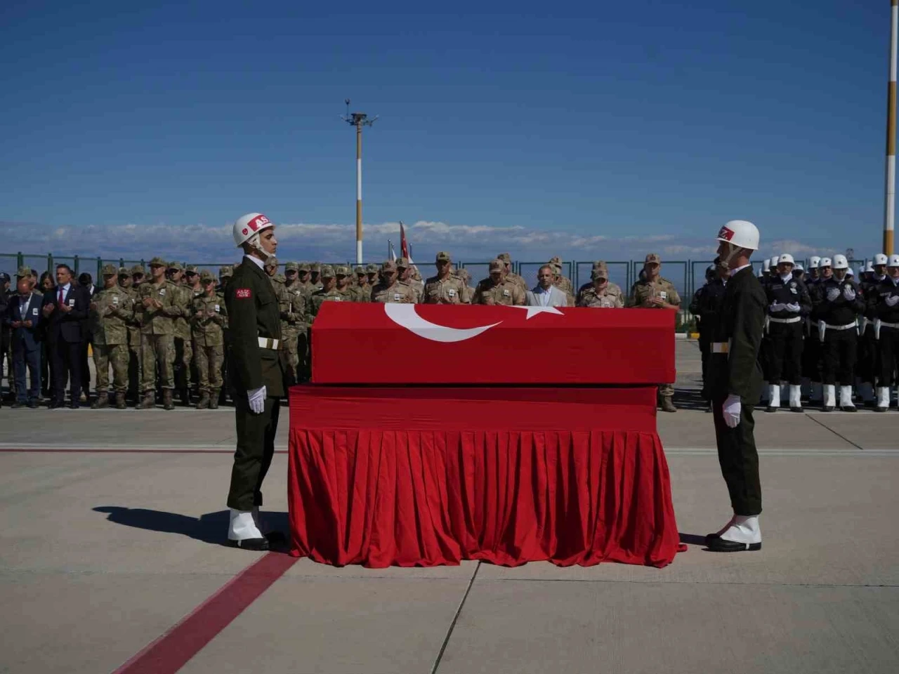 Trafik kazasında şehit olan Piyade Uzman Çavuş törenle memleketine uğurlandı
