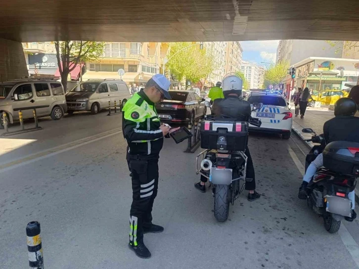 Trafik kurallarını ihlal eden 41 motosiklet sürücüsüne ceza kesildi
