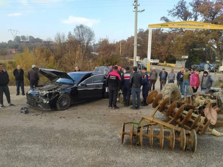 Traktör ile otomobilin çarpıştığı kazada bir kişi yaralandı
