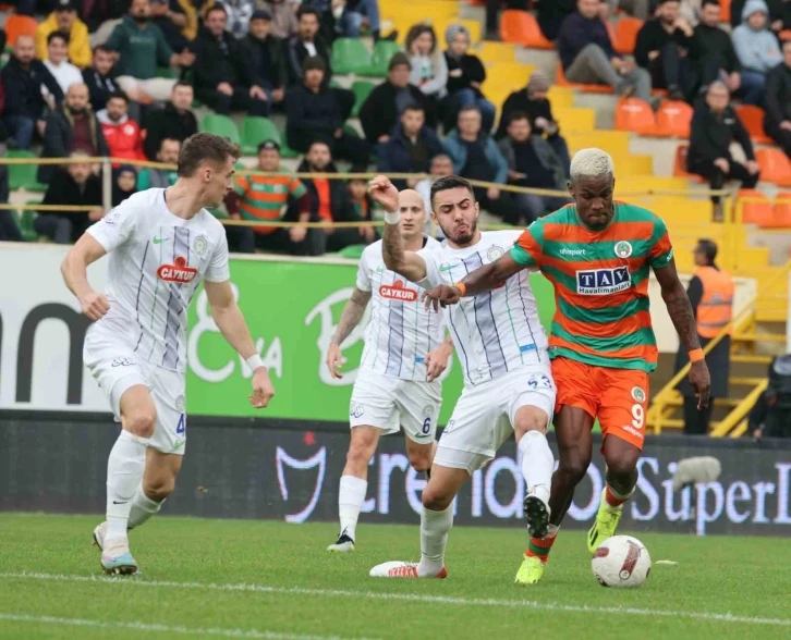 Trendyol Süper Lig: Alanyaspor: 0  - Rizespor: 0 (İlk yarı)
