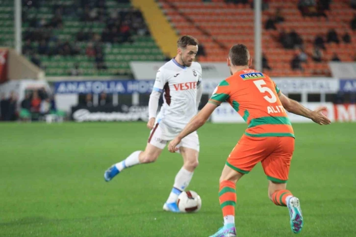 Trendyol Süper Lig: Alanyaspor: 1 - Trabzonspor: 0 (Maç devam ediyor)
