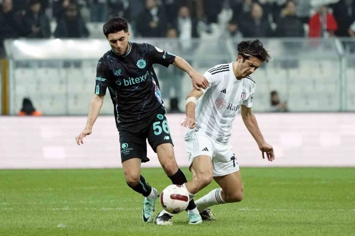 Trendyol Süper Lig: Beşiktaş: 0 - Adana Demirspor: 0 (İlk yarı)
