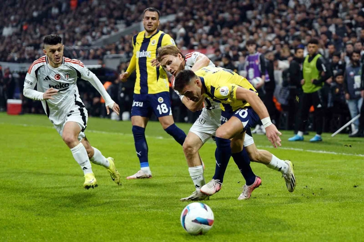 Trendyol Süper Lig: Beşiktaş: 0 - Fenerbahçe: 0 (İlk yarı)
