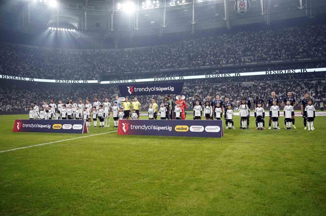 Trendyol Süper Lig: Beşiktaş: 0 - Kasımpaşa: 0 (Maç devam ediyor)
