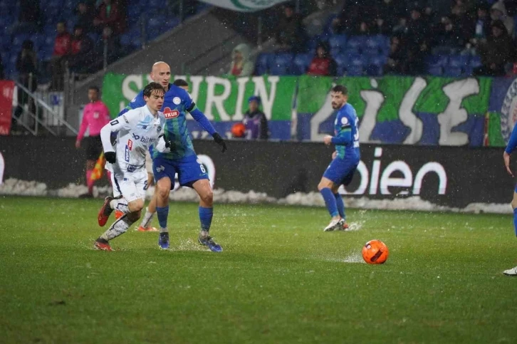 Trendyol Süper Lig: Çaykur Rizespor: 0 - Adana Demirspor: 0 (İlk yarı)
