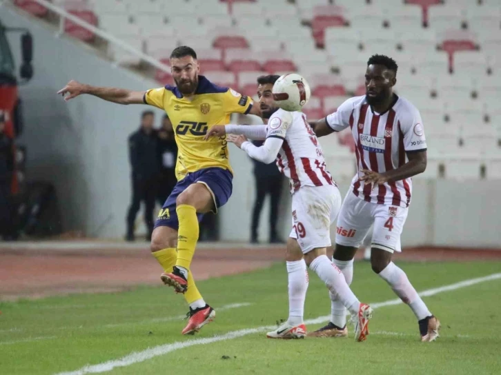 Trendyol Süper Lig: E.Y Sivasspor: 1 - MKE Ankaragücü: 1  (İlk yarı)
