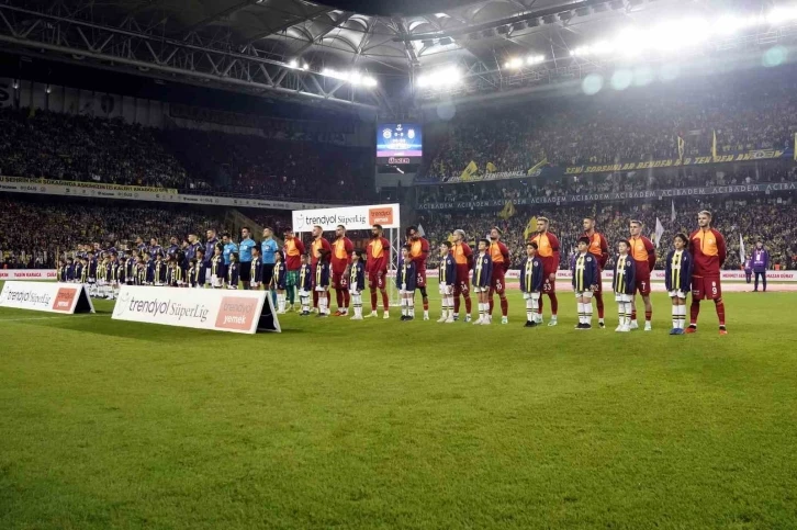 Trendyol Süper Lig: Fenerbahçe: 0 - Galatasaray: 0 (Maç devam ediyor)
