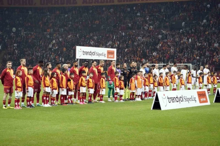 Trendyol Süper Lig: Galatasaray: 0 - İstanbulspor: 0 (Maç devam ediyor)
