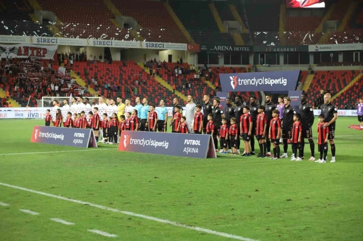 Trendyol Süper Lig: Gaziantep FK: 0 - Samsunspor: 1 (Maç devam ediyor)
