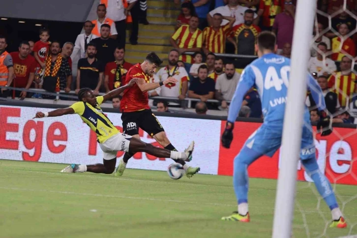 Trendyol Süper Lig: Göztepe:0 - Fenerbahçe:2  (İlk yarı)
