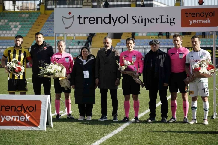 Trendyol Süper Lig: İstanbulspor: 0 - Konyaspor: 0 (Maç devam ediyor)
