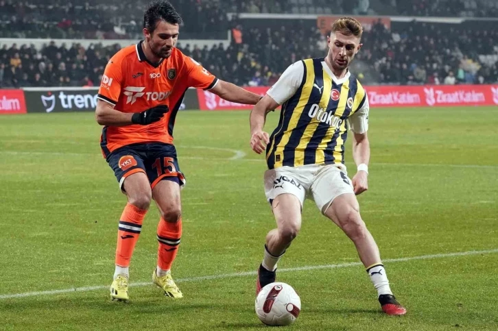 Trendyol Süper Lig: RAMS Başakşehir: 0 - Fenerbahçe: 0 (İlk yarı)
