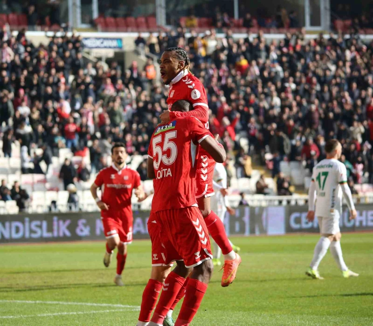 Trendyol Süper Lig: Sivasspor: 1 - Alanyaspor: 0 (İlk yarı)
