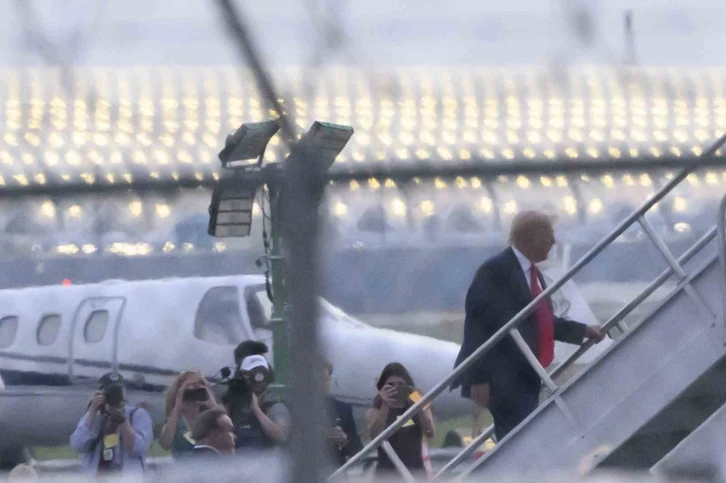 Trump, sabıka fotoğrafını bastırdığı ürünleri satışa çıkardı
