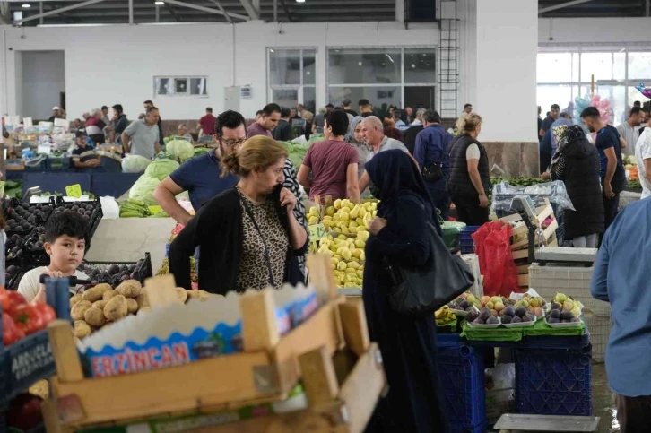 TÜİK: Tüketici güven endeksi 76,6 oldu
