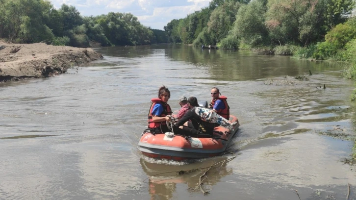 Tunca Nehri’nde mahsur kalan 2 kişiyi AFAD bot ile kurtardı
