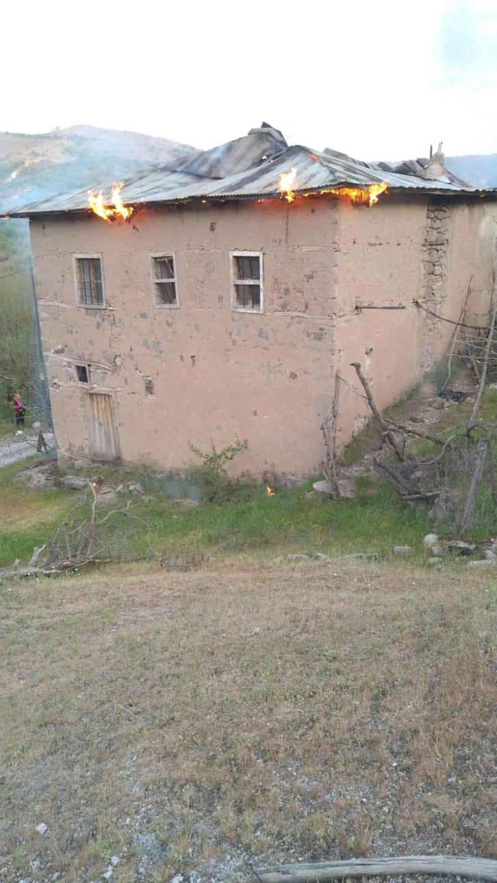 Tunceli’de korkutan yangın
