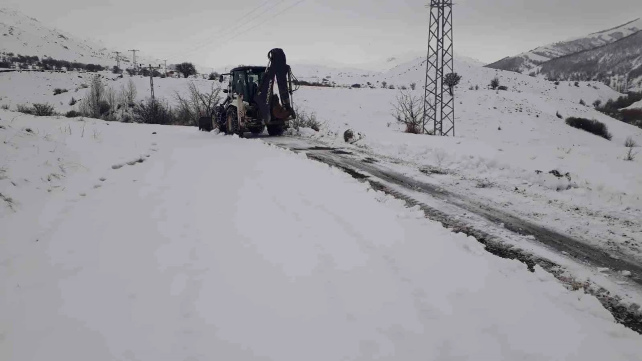 Tunceli’de köy yollarının tamamı açıldı
