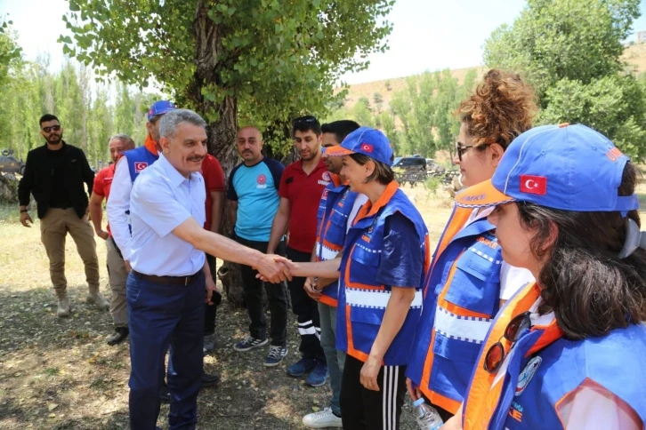 Tunceli Valisi Özkan, UMKE tatbikatını izledi
