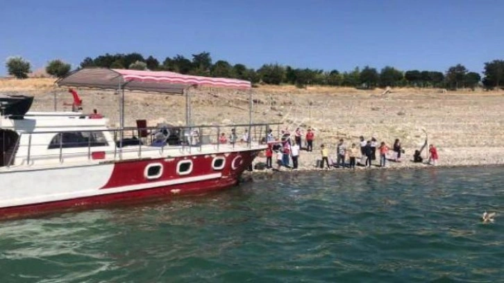 Tunceli’de barajda mahsur kalan vatandaşları jandarma kurtardı