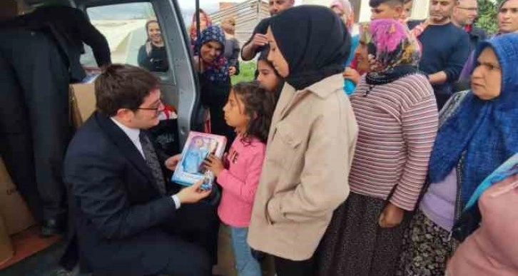 Tunceli’de vatandaşlardan, depremzede çocuklar için düzenlenen oyuncak kampanyasına destek