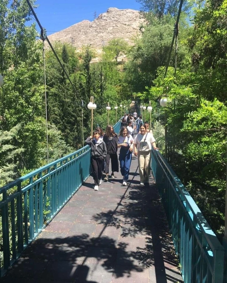 Tuncelili öğrenciler, Elazığ’da tarihi yerleri gezdi
