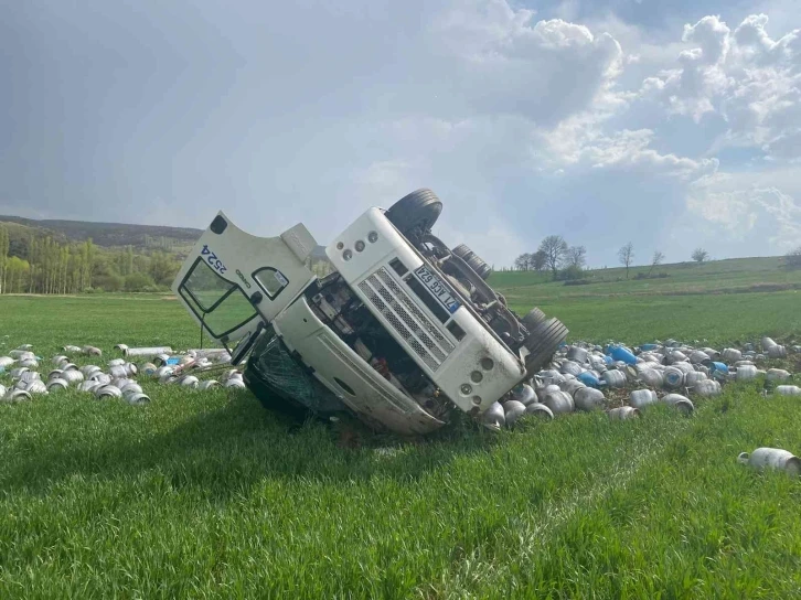 Tüp dolu tır devrildi, 1 kişi yaralandı
