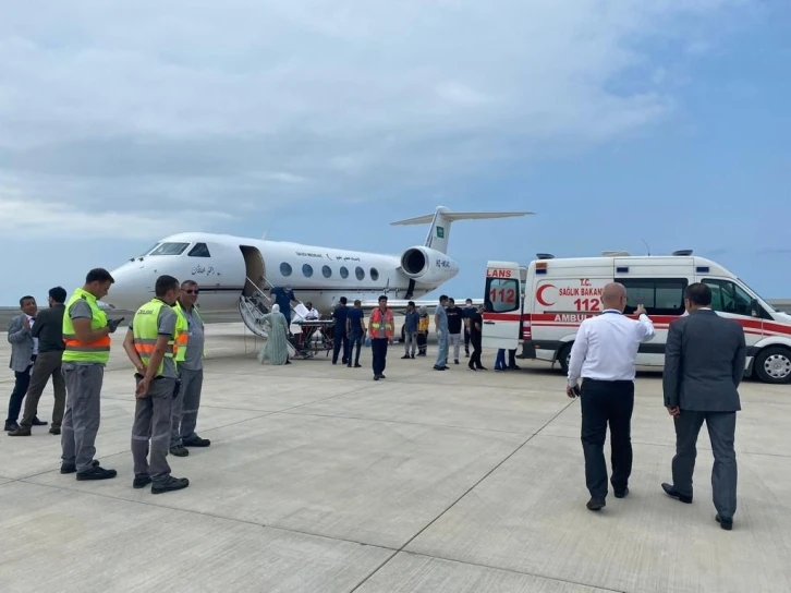 Tur minibüsü kazasında yaralanan Arap turistler ambulans uçakla Suudi Arabistan’a gönderildi
