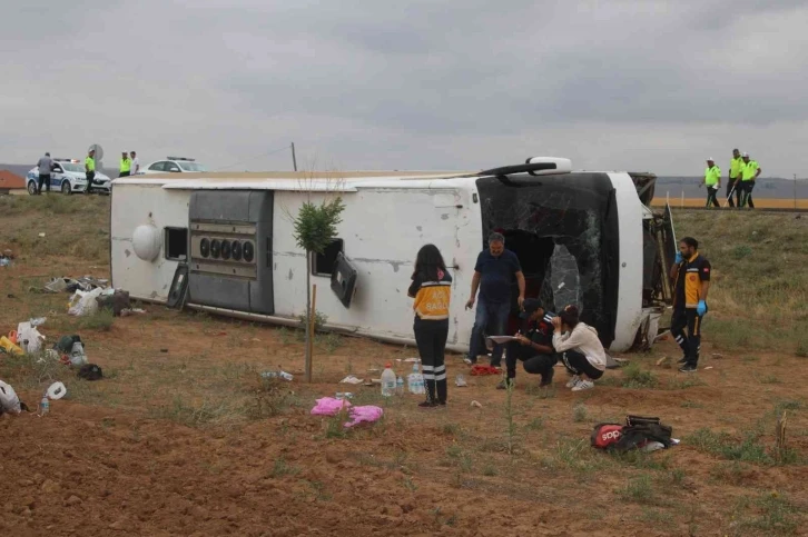 Tur otobüsü devrildi, çok sayıda yaralı var
