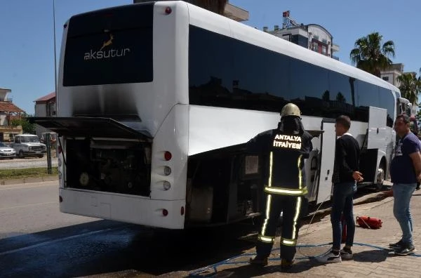 Tur otobüsündeki yangın büyümeden söndürüldü