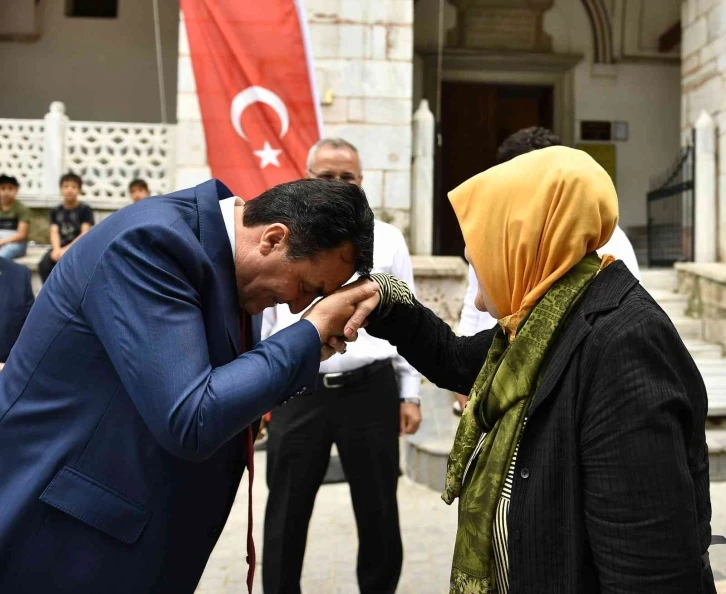 Türbedar Saniye teyzenin Bursa hasreti sona erdi
