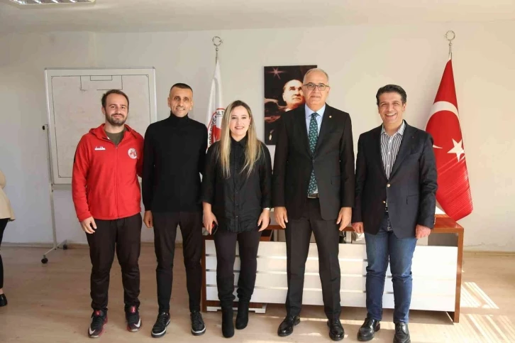 Turgay Genç:  “Kadın voleybol takımımız gururumuz”
