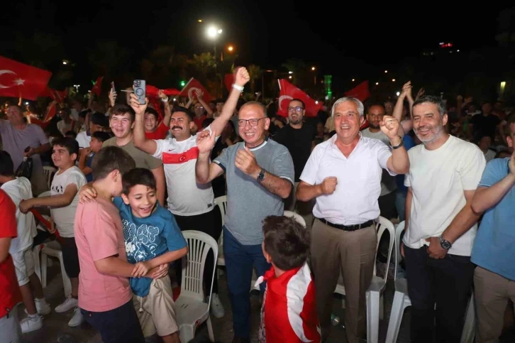 Turgutlu’da milli maç heyecanı dev ekrandan devam ediyor
