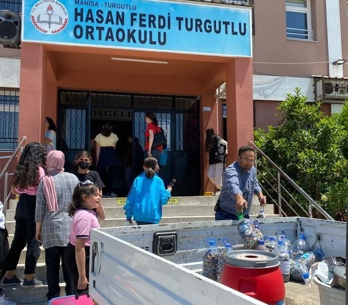 Turgutlu’da okullardan 600 kilogram atık pil toplandı
