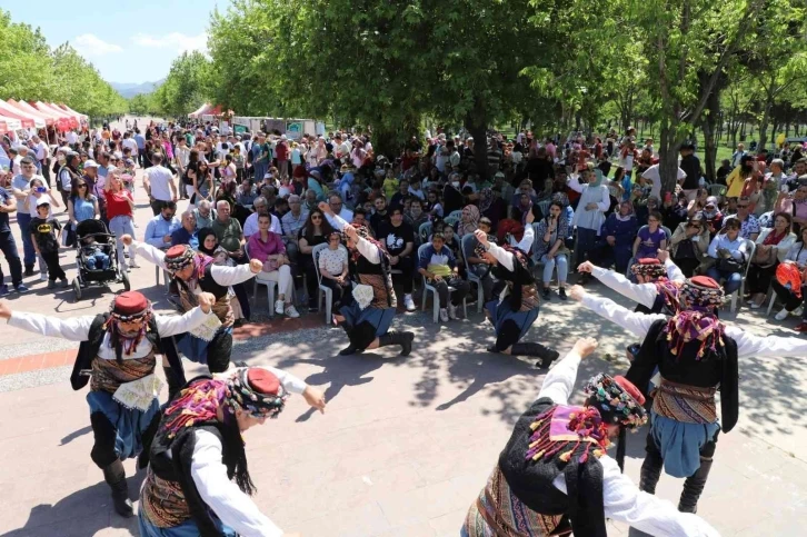 Turgutlu’da yerel tohum takas ve bahar şenliği büyük ilgi gördü
