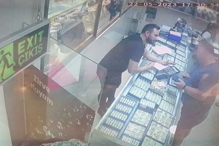 Turiste 5 gram yerine 50 gram altın verdiğini fark etti, soluğu polis merkezinde aldı