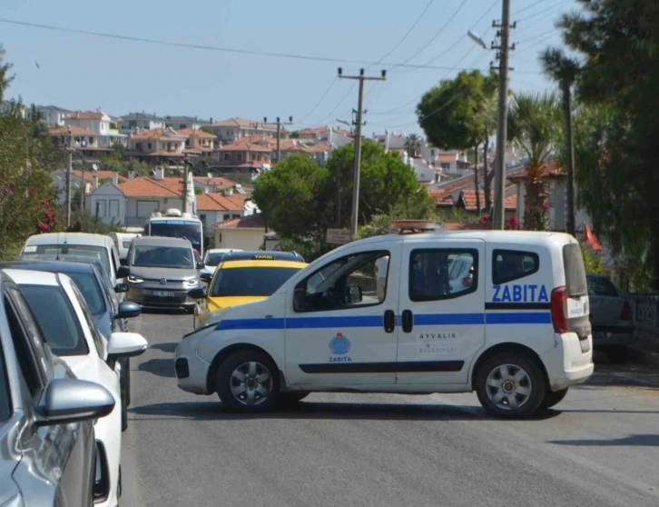 Turistik Cunda Adası yolu az daha ulaşıma kapatılıyordu
