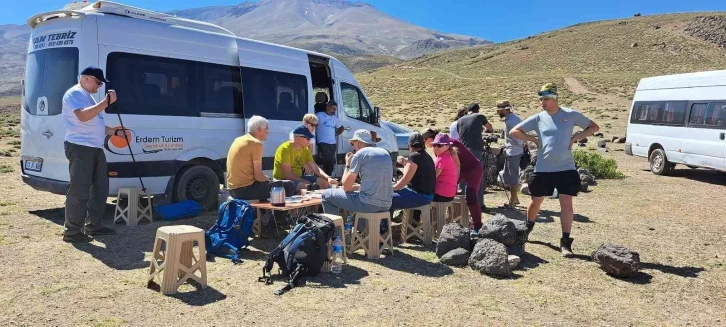 Turistlerden Süphan Dağı’na büyük ilgi
