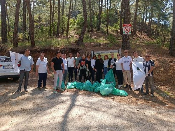 Turizm çalışanlarından Çalıştepe'de temizlik