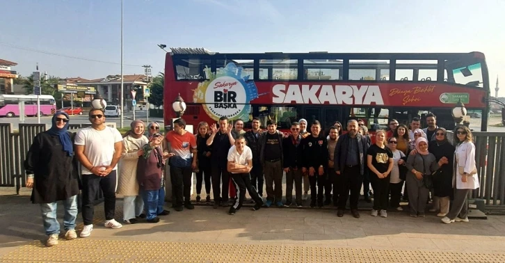 Turizm otobüsü ile şehir gezileri sürüyor
