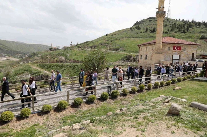 Türk Dünyasından gelen Akademisyen ve Gazeteciler Kayaşehir’i gezdi
