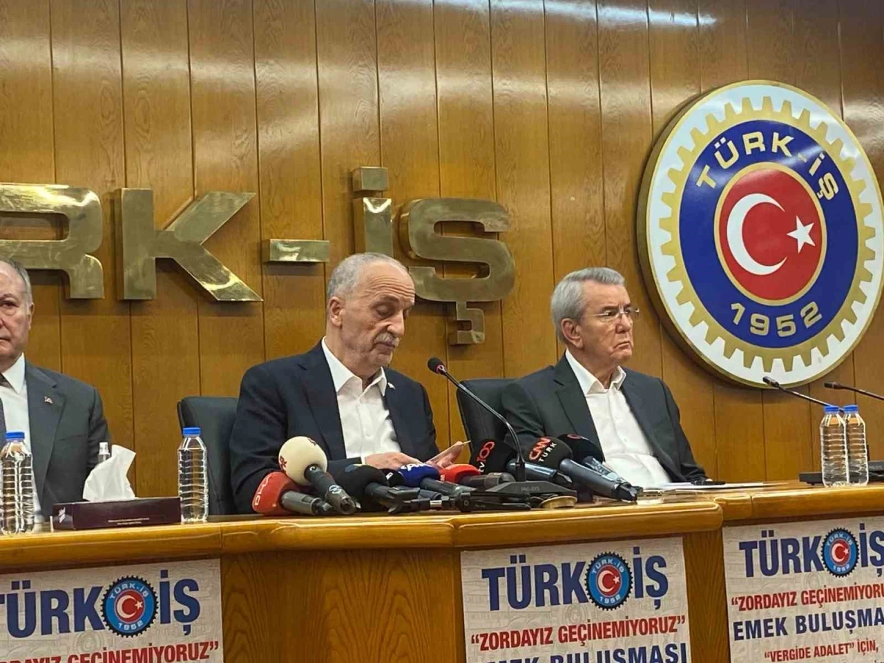 TÜRK-İŞ Genel Başkanı Atalay: “Anayasa değişikliğine hiç kimsenin ihtiyacı yoksa işçinin, işsizin, kadının, çocuğun ihtiyacı var"
