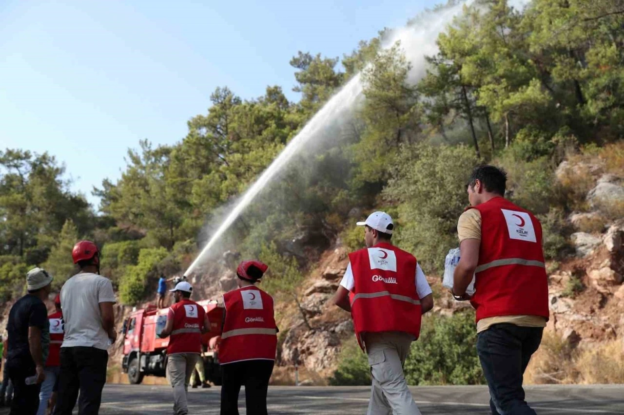 Türk Kızılay gönüllüleriyle iyiliği büyütüyor