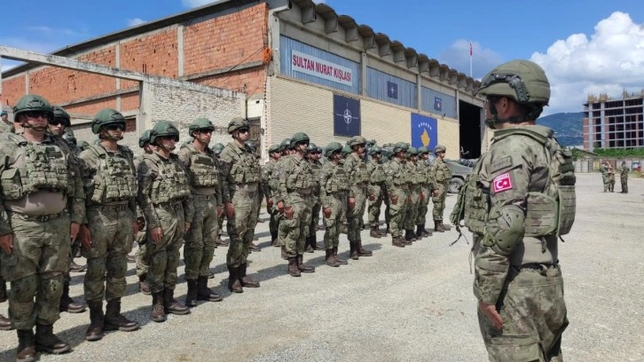 Türk komandolar Kosova'da